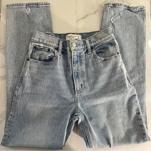 Abercrombie & Fitch Women’s 90’s Straight Leg